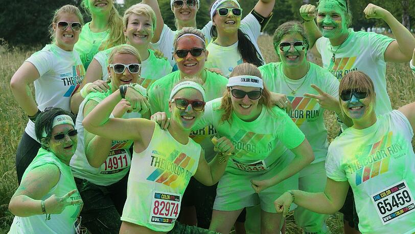 Der Color Run soll vor allem dazu animieren, sich zu bewegen. Und das taten die Farbbeutelschmeißer am Sonntag bis zum Umfallen. Die Bilder... Der Color Run soll vor allem dazu animieren, sich zu bewegen. Und das taten die Farbbeutelschmeißer am Sonntag bis zum Umfallen. Die Bilder...