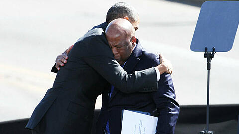 Der ehemalige US-Präsident Barack Obama mit John Lewis (vorne)