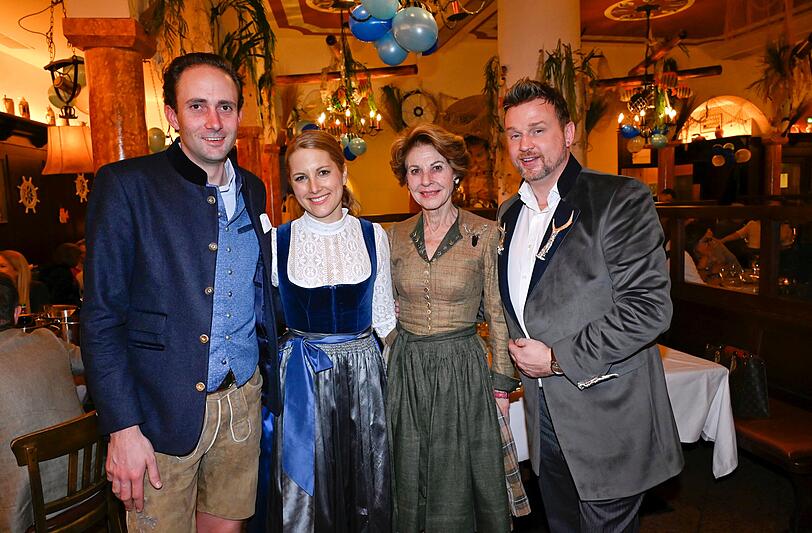 Dennis und Victoria Nielsen mit Susanne Michalke und Kai Pierre Thieß