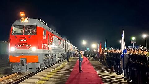 Das Videostandbild, das der Gouverneur der russischen Region Primorje auf seinem Telegramm-Kanal veröffentlicht hat, zeigt den Zug von Kim Jong in Chassan.