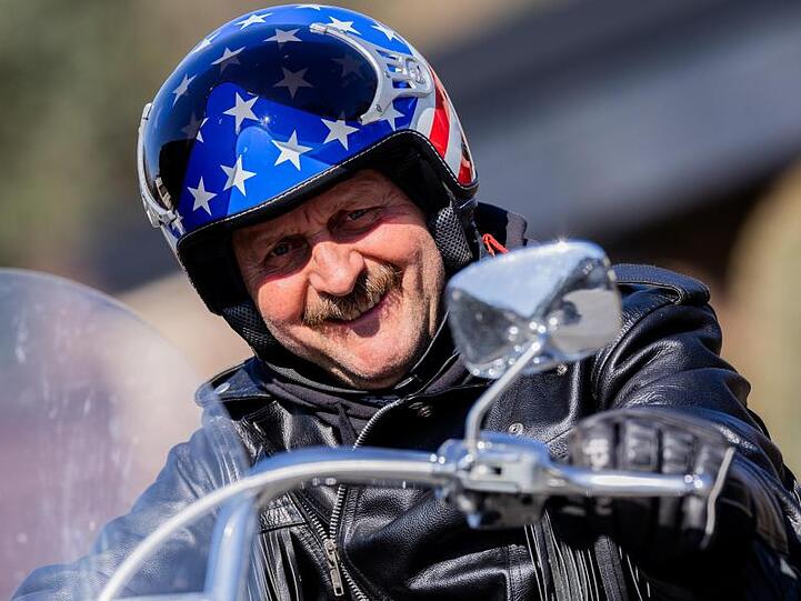 Fährt Motorrad und lernt Spanisch: Ex-Bundesliga-Coach Peter Neururer.