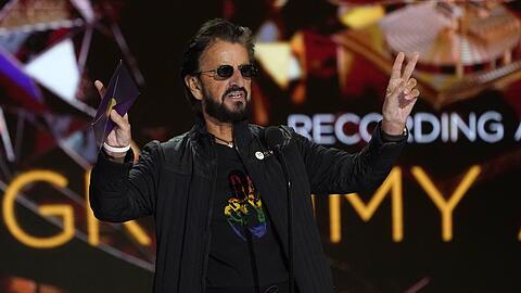 Bei den diesjährigen Grammys verlieh Ringo Starr vor wenigen Tagen den Preis für das Album des Jahres an Billie Eilish.