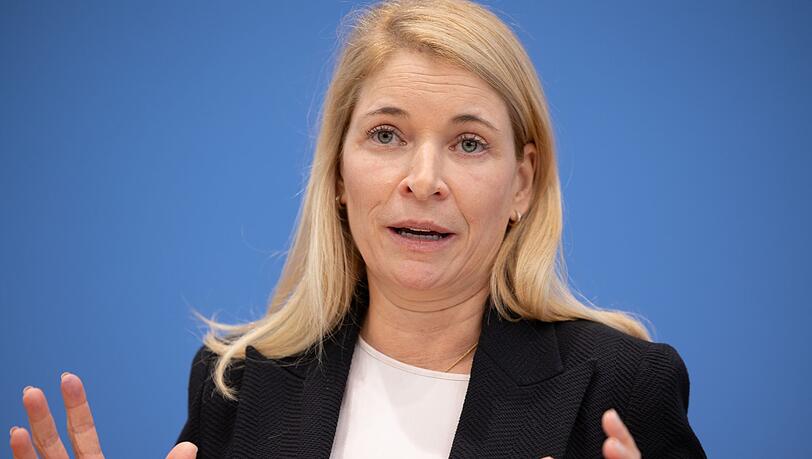 Evelyn Palla leitete bisher die Bahnsparte DB Regio - und wird nun Chefin der Deutschen Bahn als erste Frau in der Konzerngeschichte. (Archivbild)