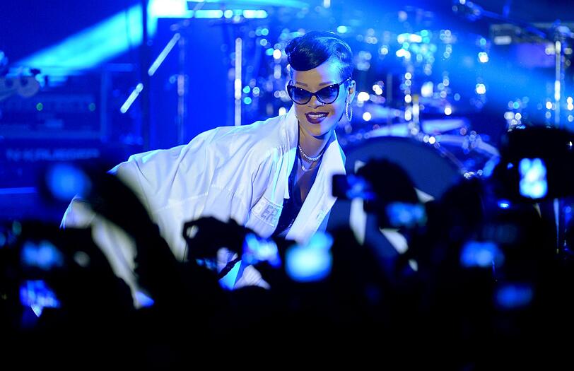 Rihanna rockt ihr Geheimkonzert in Berlin.