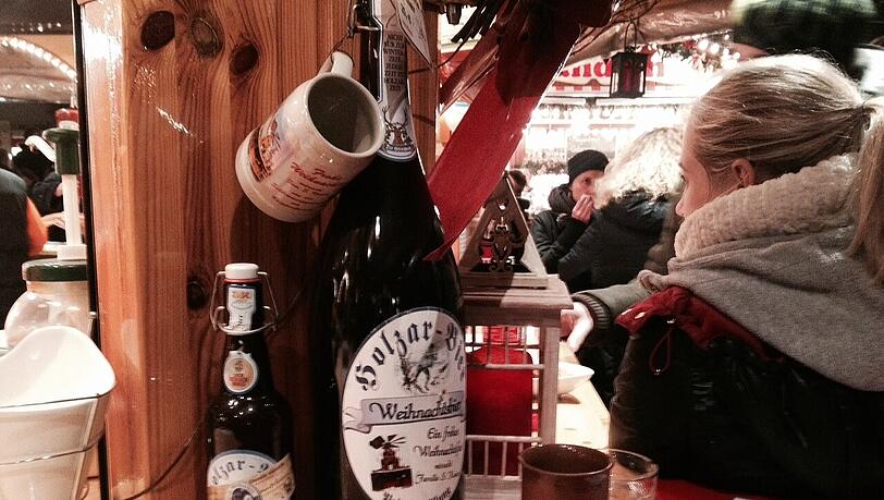 Der Trend geht augenscheinlich zum Weihnachtsbier - so wie hier am Rindermarkt.