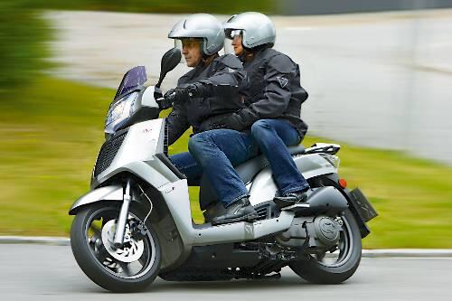 Platz auch für zwei Passagiere: der Kymco People S 300i.
