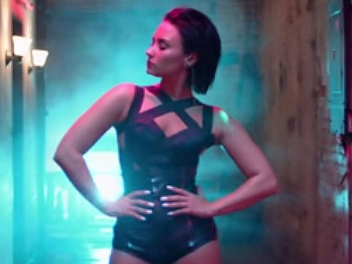 Sexy Demi Lovato: Die Sängerin in ihrem neuen Clip "Cool for the Summer"