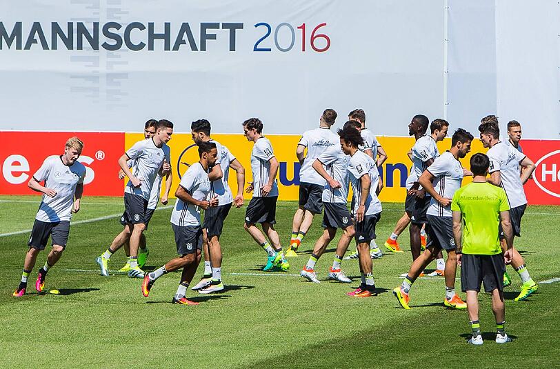 Die Mannschaft bei ihrer ersten Trainingseinheit in Ascona.