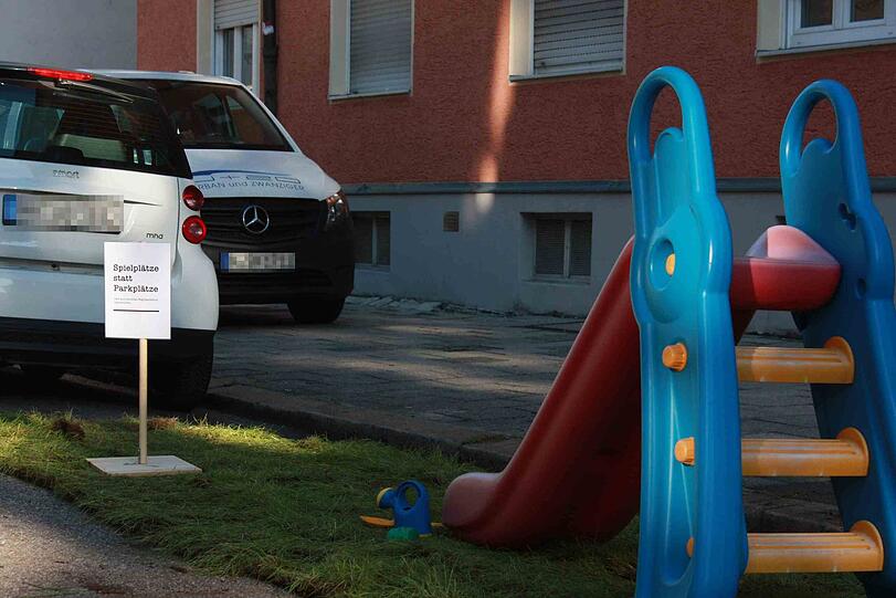Aktivisten haben am Donnerstag Parkplätze besetzt.