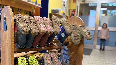Nach wie vor gibt es deutliche Unterschiede zwischen den östlichen (Betreuungsquote 54,9 Prozent) und den westlichen (Betreuungsquote 34,5 Prozent) Bundesländern. (Symbolbild)