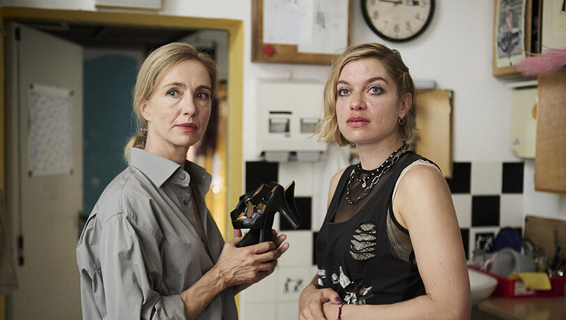 Gina Rohland (Ursina Lardi) und Ria J&auml;ger (Liliane Amuat).
