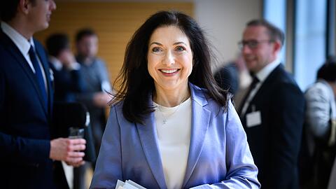 Wirtschaftsministerin Reiche ist erkennbar froh &uuml;ber die Genehmigung aus Br&uuml;ssel.