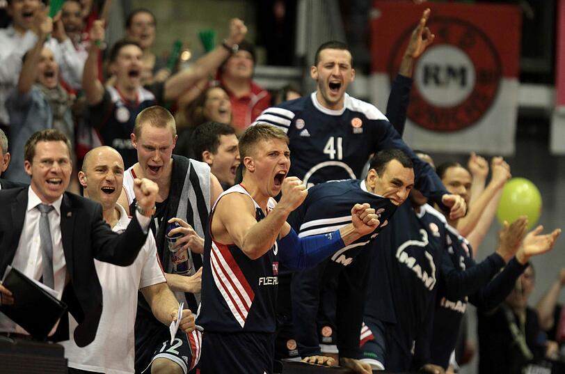 Ein Ausbruch der Freude auf der Bank des FC Bayern: Sie hatten soeben Real Madrid in der Euroleague bezwungen.