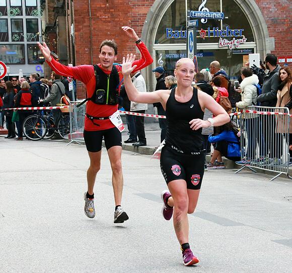 Sonnenschein und weiß-blauer Himmel: Beim München Marathon hatten die Teilnehmer perfekte Wetterbedingungen. Die Bilder zum Durchklicken.