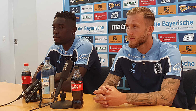 Prince Osei Owusu (l.) und Tim Rieder bei der offiziellen Vorstellung am Mittwoch. Prince Osei Owusu (l.) und Tim Rieder bei der offiziellen Vorstellung am Mittwoch.