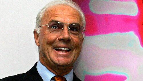 Franz Beckenbauer plauderte beim Landespresseball in Hannover auch über die Personalie Klinsmann. Franz Beckenbauer plauderte beim Landespresseball in Hannover auch über die Personalie Klinsmann.