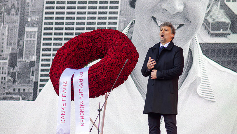 Star-Tenor Jonas Kaufmann auf der Trauerfeier Gedenkfeier für Franz Beckenbauer in der Allianz Arena.