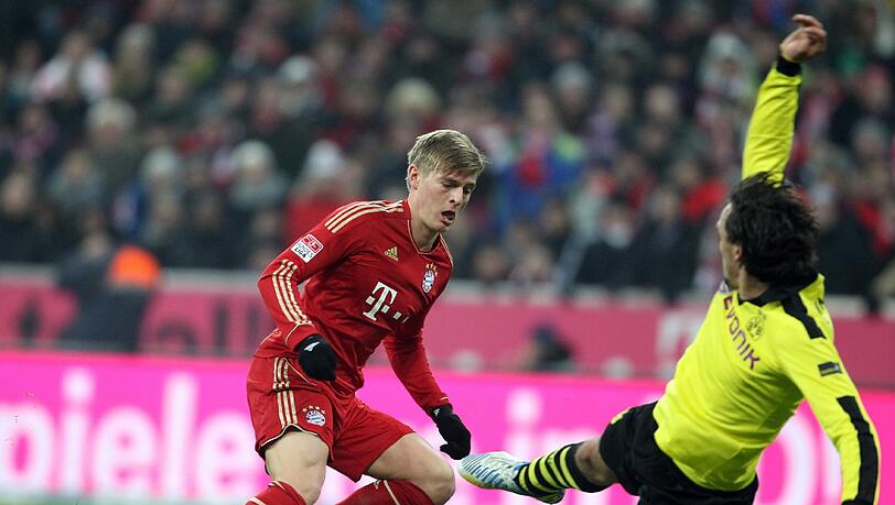 Auf dem Weg zum 1:0 tanzt Toni Kroos den BVB-Verteidiger Mats Hummels aus. Auf dem Weg zum 1:0 tanzt Toni Kroos den BVB-Verteidiger Mats Hummels aus.