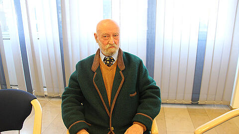 Warten auf das Urteil: Karl-Heinz Hoffmann scheint den negativen Ausgang schon zu ahnen.