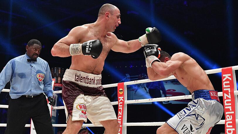 Arthur Abraham (l.) schlägt Münchens Robin Haxhi Krasniqi. Arthur Abraham (l.) schlägt Münchens Robin Haxhi Krasniqi.