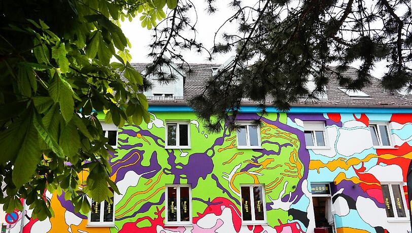 Auch Buntes gibt es in Allach: ein Haus am Oertelplatz. Auch Buntes gibt es in Allach: ein Haus am Oertelplatz.
