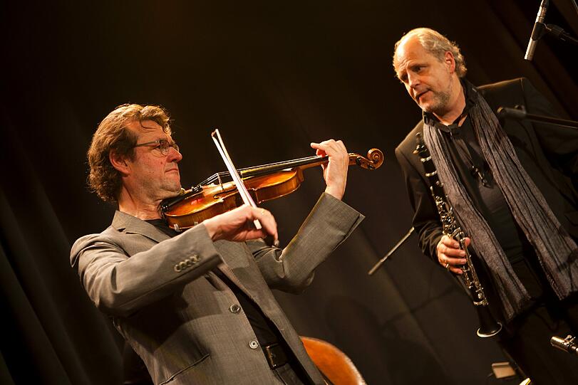 Joerg Widmoser an der Geige und Herbert Heim an der Klarinette.