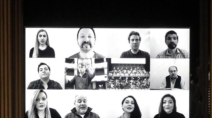Alle darstellenden Künste gibt es bis (frühestens) Ende Januar nur als Video oder Zoom-Konferenz, wie hier am Ende von Mateja Koležniks Neuinszenierung von Verdis "Falstaff" im Nationaltheater, die am Schluss auf diese Situation anspielt.