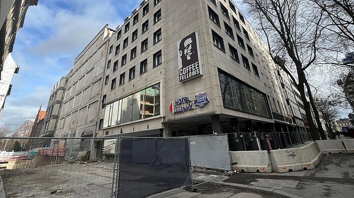 Bis 2021 ein Hotel, heute Bauruine: das Haus in der Schützenstraße 14.