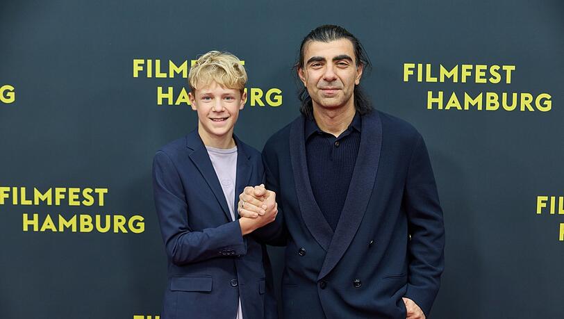 Jasper Billerbeck (li.) und Regisseur Fatih Akin bei der Deutschlandpremiere von „Amrum“.