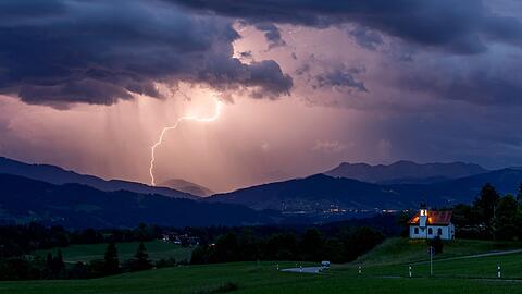 Typischerweise gibt es gerade in Alpenn&auml;he besonders viele Blitze. (Archivbild)