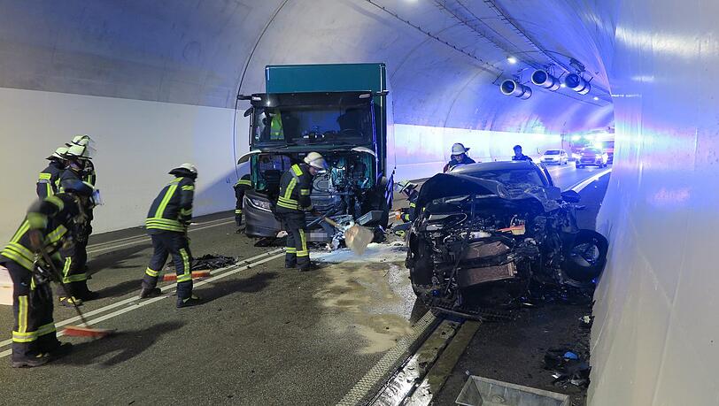 Die Feuerwehr Freising war nach eigenen Angaben rund drei Stunden im Einsatz. Die Feuerwehr Freising war nach eigenen Angaben rund drei Stunden im Einsatz.