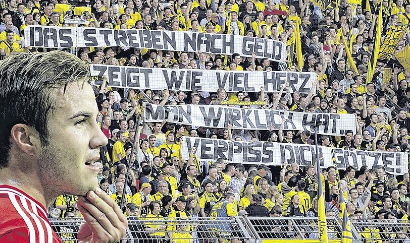Bild aus der letzten Saison: Dortmunder Fans verschmähen Mario Götze mit diesem Plakat.