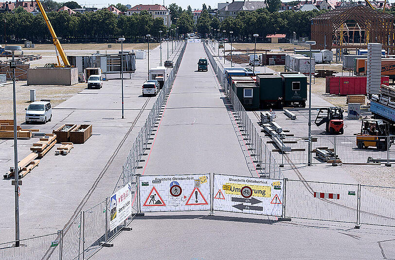 Nur die Ost-West-Achse ist wenigsten teilweise während der Aufbauarbeiten passierbar.