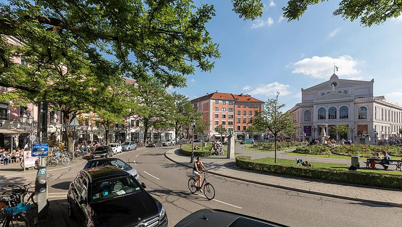 Autos rund um den Gärtnerplatz. Autos rund um den Gärtnerplatz.