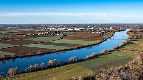 Blick vom Bogenberg (Landkreis Straubing-Bogen) auf die Donau. Foto: Armin Weigel/dpa/Archivbild
