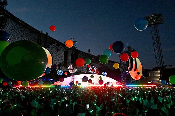 Alles so schön bunt hier: Coldplay im Olympiastadion. Alles so schön bunt hier: Coldplay im Olympiastadion.