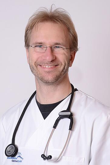 René Dörfelt ist Oberarzt für Intensiv- und Notfallmedizin bei der Kleintierklinik der Ludwig-Maximilians-Universität (LMU) München. Er rät, Tiere bei Überhitzung schnell abzukühlen.