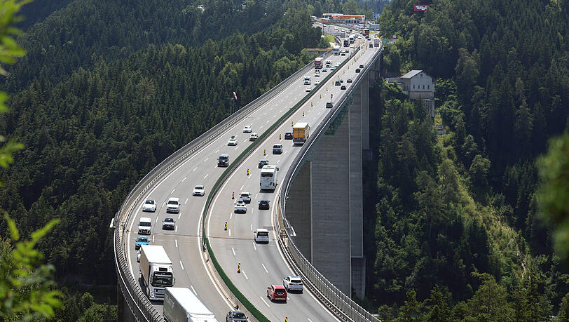Wer mit dem Auto durch Europa reist, muss sich vorab &uuml;ber Umweltzonen, City-Maut und digitale Kontrollen informieren, um teure Bu&szlig;gelder zu vermeiden.