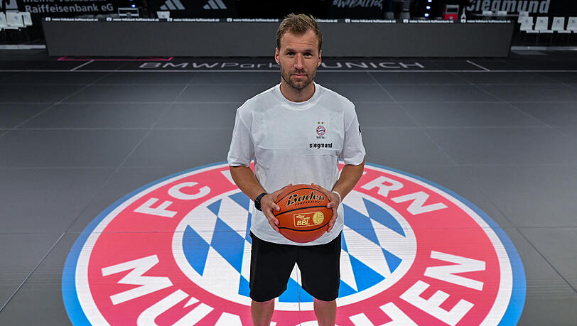 Der neue Trainer der Bayern-Basketballer auf dem Court im BMW Park: Anton Gavel soll den entthronten Champion wieder auf Titelkurs bringen. Der neue Trainer der Bayern-Basketballer auf dem Court im BMW Park: Anton Gavel soll den entthronten Champion wieder auf Titelkurs bringen.