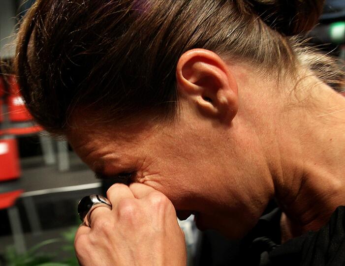 Kati Witt völlig aufgelöst: Das sympathische Olympia-Gesicht bricht bei der Bekanntgabe der Entscheidung in Tränen aus. Die Bilder