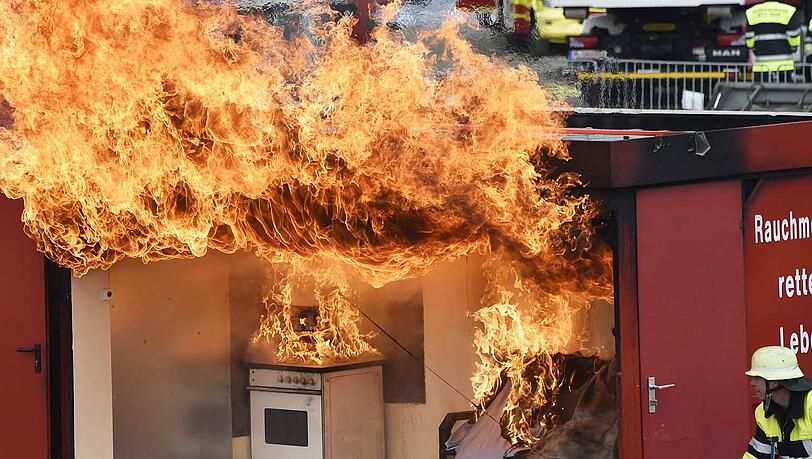Auf der Theresienwiese präsentierten sich am Wochenende unter anderem die freiwillige Feuerwehr und andere Rettungs- sowie Hilfsorganisationen. Auf der Theresienwiese präsentierten sich am Wochenende unter anderem die freiwillige Feuerwehr und andere Rettungs- sowie Hilfsorganisationen.