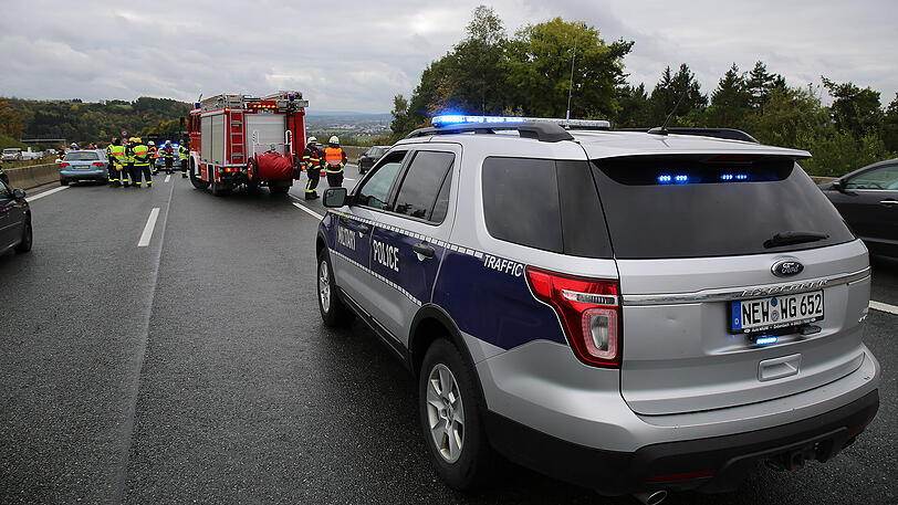 Ein kurioser Unfall der US Army legte am Samstag die A9 lahm. Die Bilder.