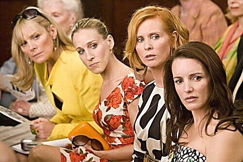 Bild aus dem Kinofilm von 'Sex and The City' - vorne sitzt Kristin Davis