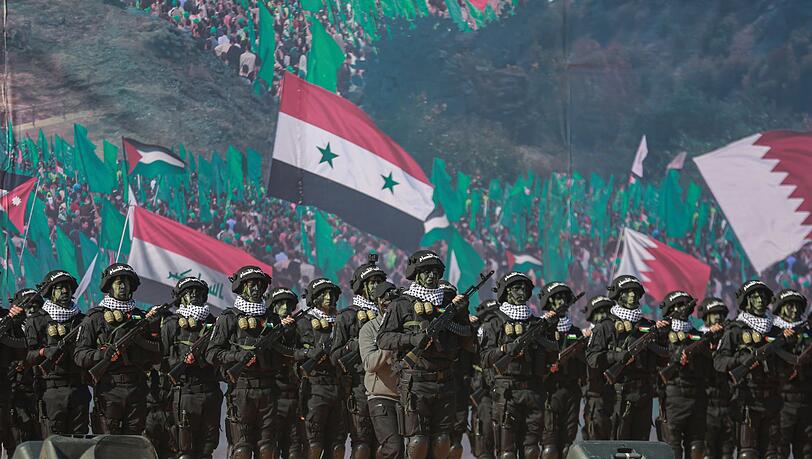 Mitglieder der Kassam-Brigaden, des bewaffneten Flügels der Hamas, bei einer Parade im Gazastreifen im Dezember 2022.