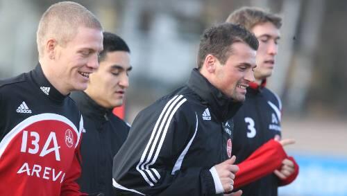 Setzte sich im Training gleich an die Spitze: Albert Bunjaku (2. von rechts) mit den FCN-Kollegen Stefan Reinartz, Ilkay Gündogan aus Bochum und Peter Perchtold (von rechts). Setzte sich im Training gleich an die Spitze: Albert Bunjaku (2. von rechts) mit den FCN-Kollegen Stefan Reinartz, Ilkay Gündogan aus Bochum und Peter Perchtold (von rechts).