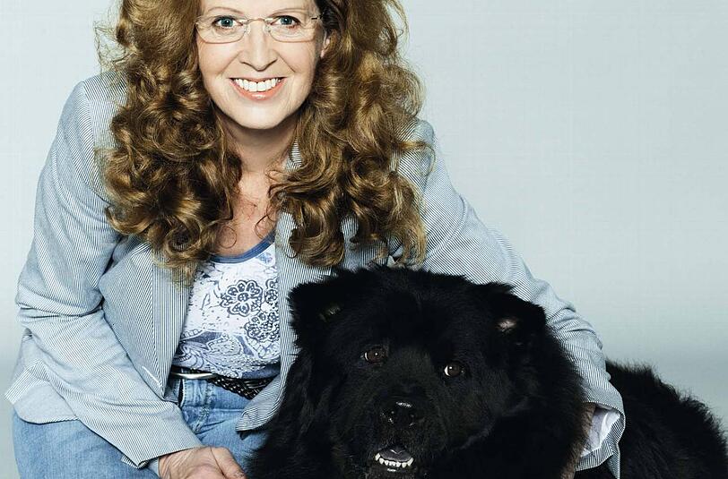 Seit 17 Jahren fahndet Eveline Kosenbach (57), hier mit Hund Shadow, nach vermissten Tieren. Ihre Erfolgsquote liegt bei 95 Prozent.
