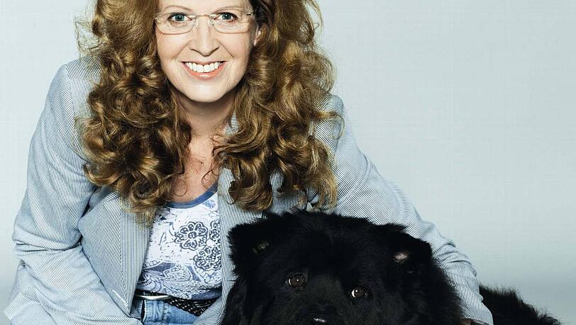 Seit 17 Jahren fahndet Eveline Kosenbach (57), hier mit Hund Shadow, nach vermissten Tieren. Ihre Erfolgsquote liegt bei 95 Prozent. Seit 17 Jahren fahndet Eveline Kosenbach (57), hier mit Hund Shadow, nach vermissten Tieren. Ihre Erfolgsquote liegt bei 95 Prozent.