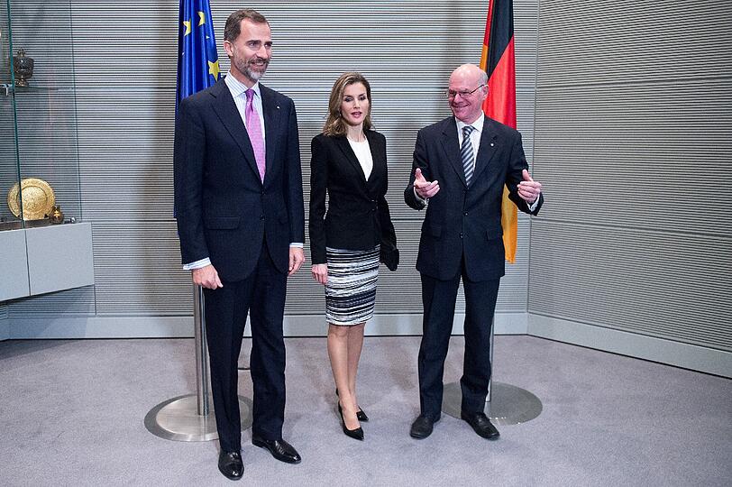 Felipe und Letizia besichtigen in Begleitung von Bundestagspräsident Norbert Lammertden Bundestag