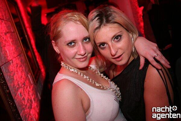 Garden & Restaurant im Crown?s Club (Samstag 17.12.2012). Noch mehr Fotos sehen sie unter: www.nachtagenten.de.