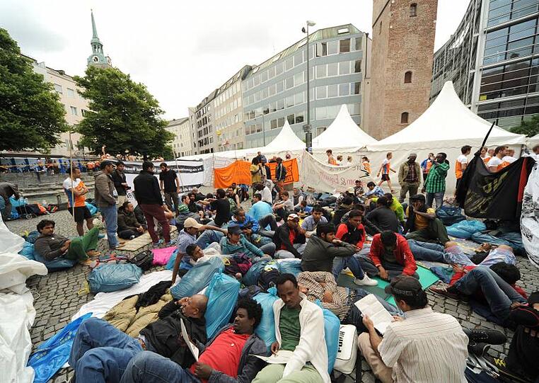 Mitten auf dem Rindermarkt: 50 Asylbewerber sind in den Huingerstreik getreten.